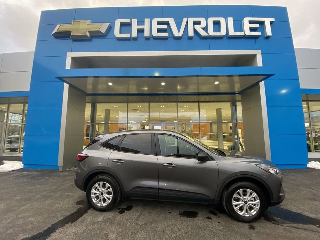 2025 Ford Escape Active in Gy — front three-quarter view